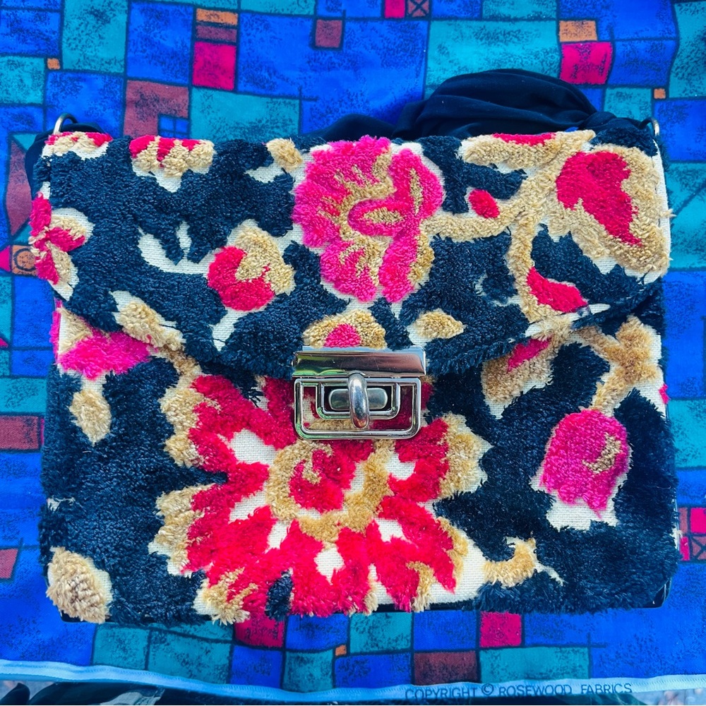 Floral tufted flower bag
😍♥️💐